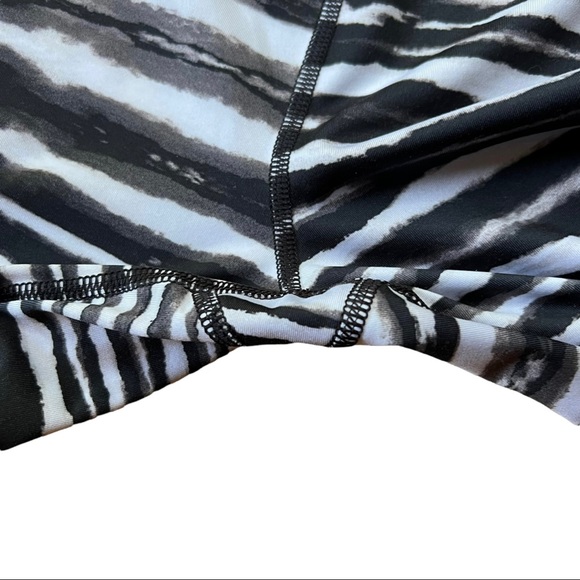 Nike Pro Dri-Fit Cropped Compression Legging Zebra Print S - Picture 7 of 7